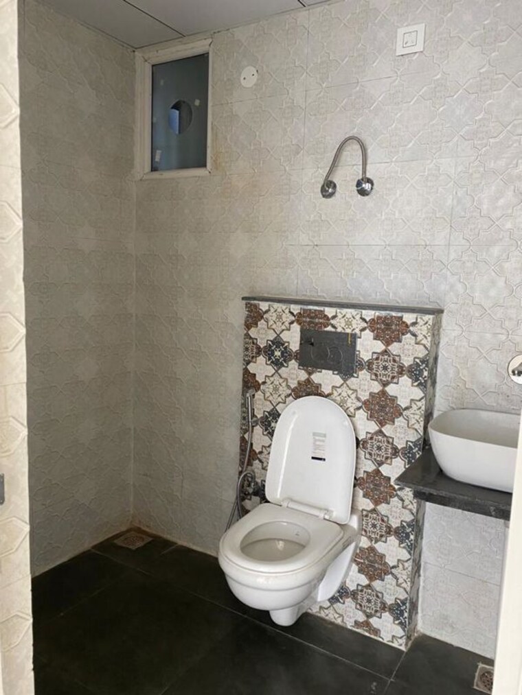 Bathroom, maxxus-elanza 3 Bedroom 1600 Sq.Ft. Apartment In International Airport Road Zirakpur 9943951