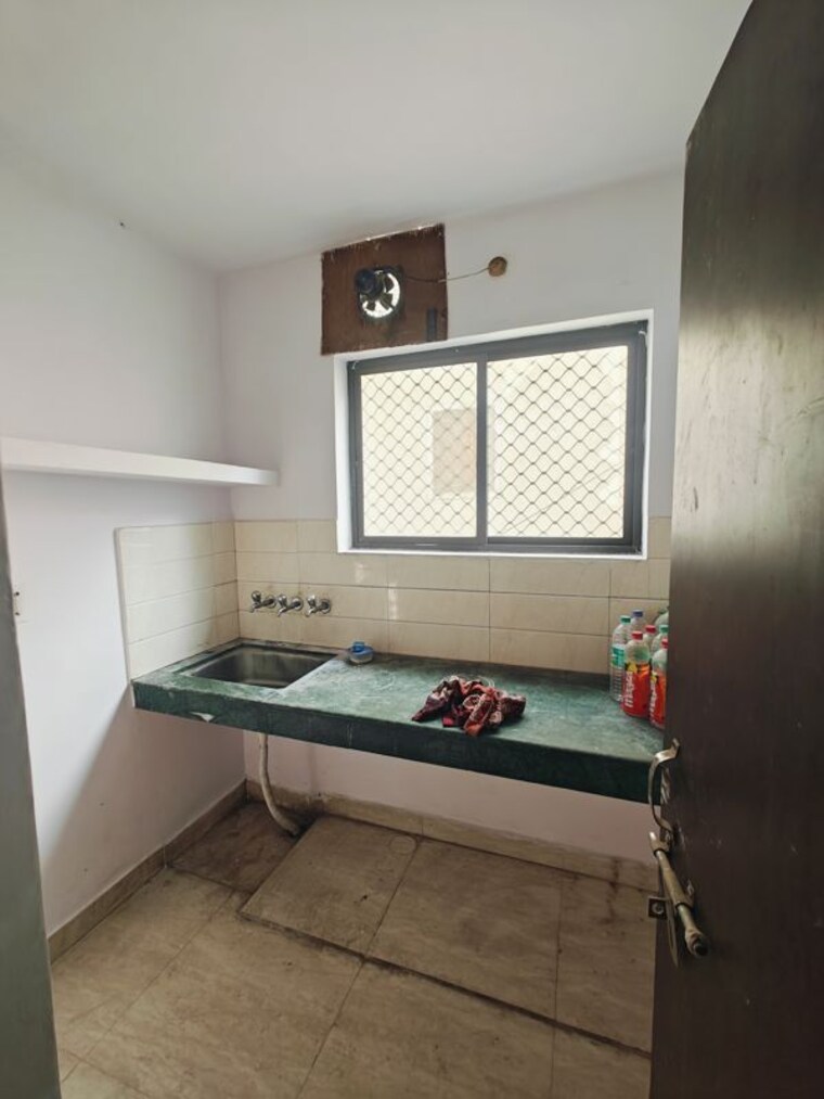 Kitchen, naraina 1 RK 40 Sq.Yd. Apartment In Naraina Delhi 9931090