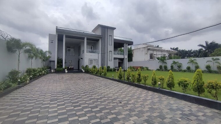  Parking, labhandi 5 Bedroom 8000 Sq.Ft. Villa In Labhandi Raipur 9944235