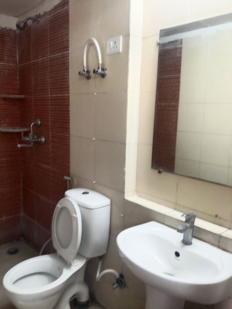 Bathroom, mahagun-mywoods-iii 3 Bedroom 1225 Sq.Ft. Apartment In Sector 16c Greater Noida Greater Noida 9944268