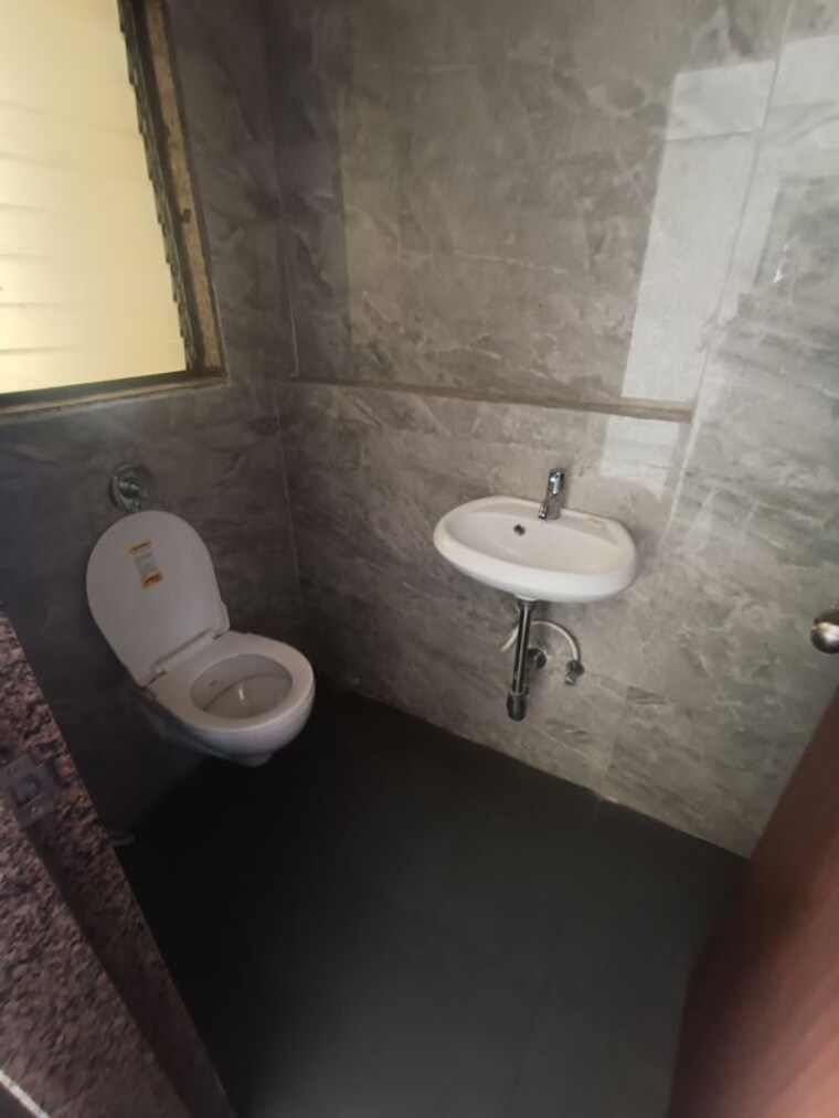 Bathroom, abrol-signature 1 Bedroom 650 Sq.Ft. Apartment In Malad West Mumbai 9944279