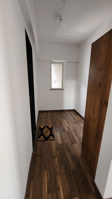 Room in 5 BHK Apartment at Kolte Patil Stargaze, Bavdhan – for Rent