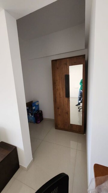 Room in 5 BHK Apartment at Kolte Patil Stargaze, Bavdhan – for Rent