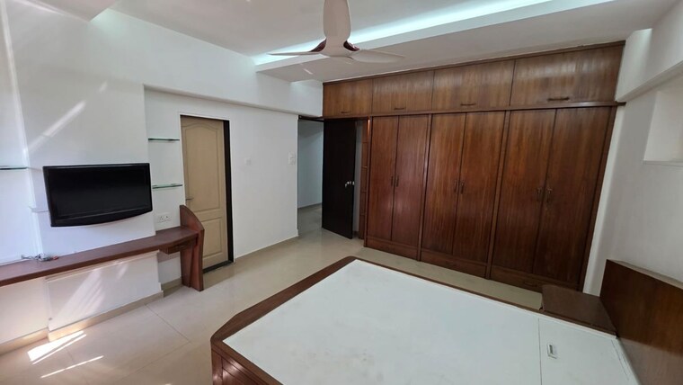 Room, renuka-chs-bandra 3 Bedroom 1350 Sq.Ft. Apartment In Bandra East Mumbai 9944396