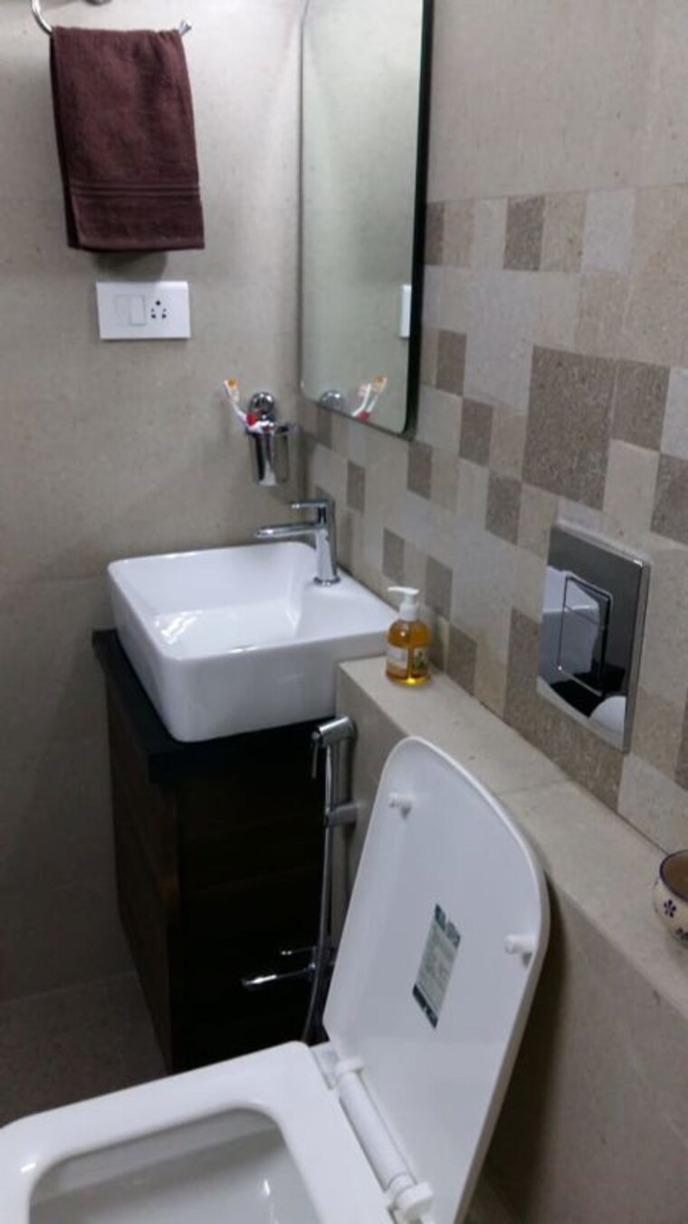 Bathroom, dheeraj-heritage-residency 2 Bedroom 680 Sq.Ft. Apartment In Santacruz West Mumbai 9944454