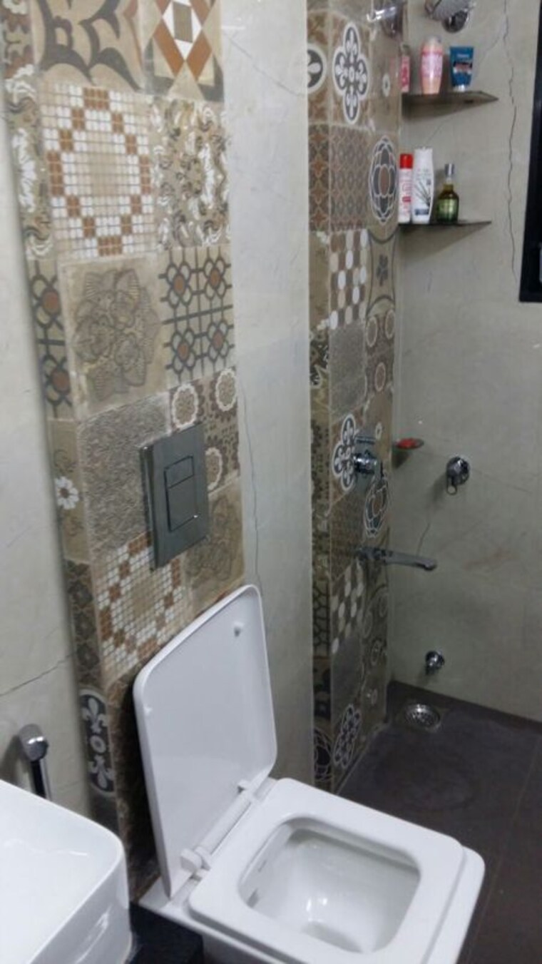 Bathroom, dheeraj-heritage-residency 2 Bedroom 680 Sq.Ft. Apartment In Santacruz West Mumbai 9944454