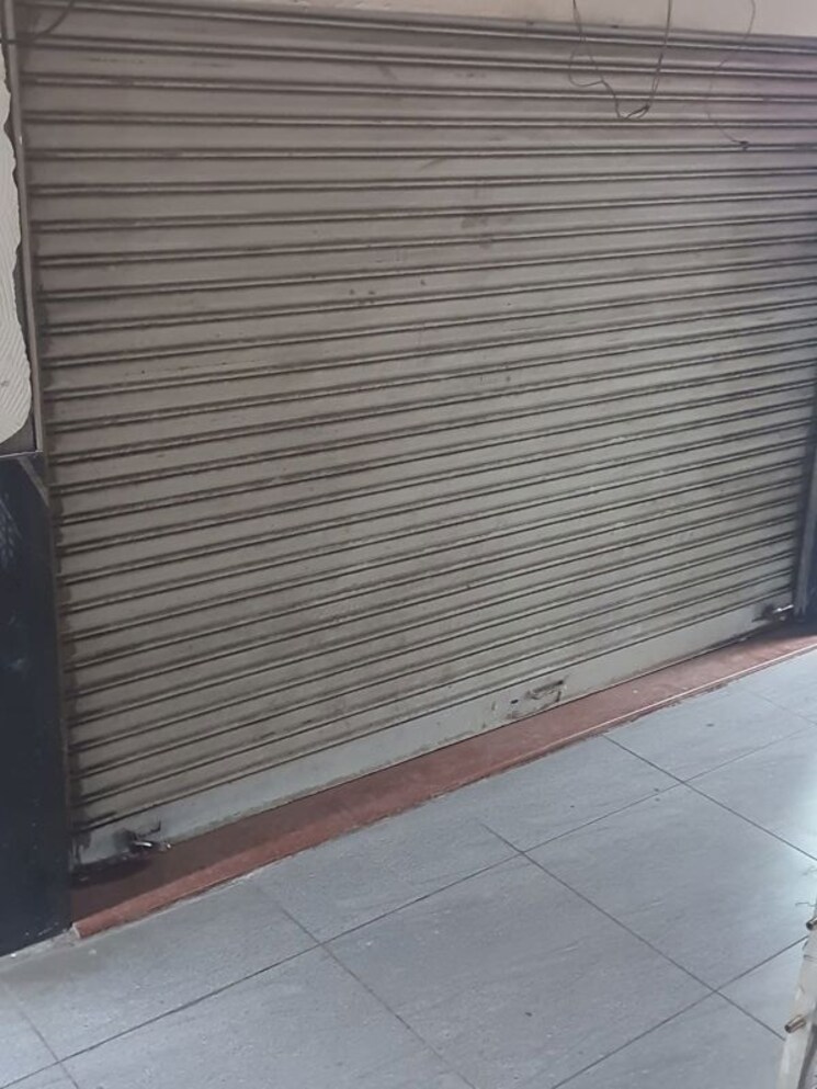 Room, palanpur gam Commercial Shop 882 Sq.Ft. In Palanpur Gam Surat 9944132