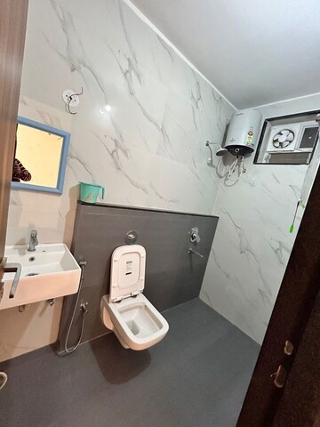 Master Bedroom in 3 BHK Apartment at Telibandha – for Rent