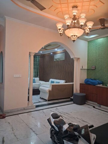 Living Room in 3.5 BHK Builder Floor at Sector 28 – for Rent