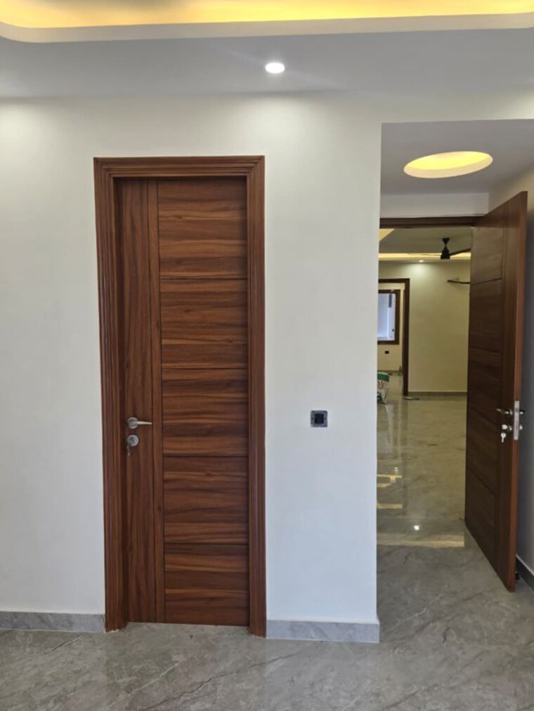 Room, puri-kohinoor 3 Bedroom 155 Sq.Yd. Builder Floor In Sector 89 Faridabad 9944822