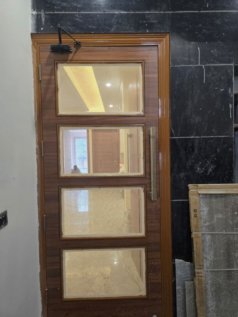 Room, puri-kohinoor 3 Bedroom 155 Sq.Yd. Builder Floor In Sector 89 Faridabad 9944822