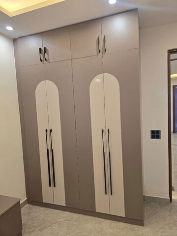 Building Lobby in 3 BHK Builder Floor at Puri Kohinoor, Sector 89 – for Sale