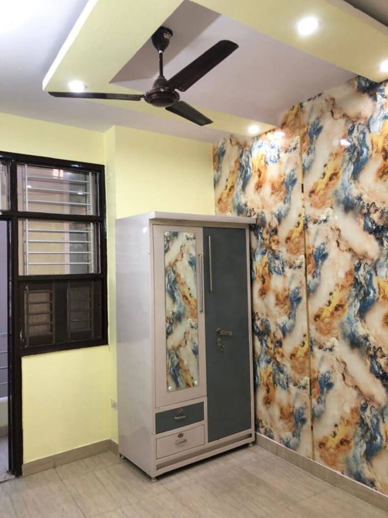 Living Room, uttam nagar 2.5 Bedroom 60 Sq.Yd. Builder Floor In Uttam Nagar Delhi 9944880