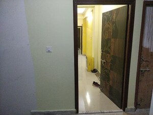 Room in 2 BHK Apartment at Behala Chowrasta – for Rent