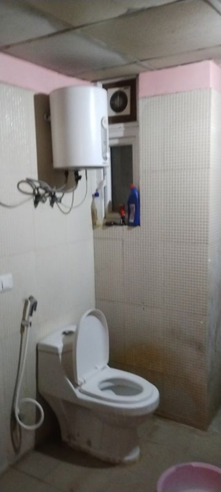 Bathroom, aditya-celebrity-homes 1 Bedroom 550 Sq.Ft. Apartment In Sector 76 Noida 9944914