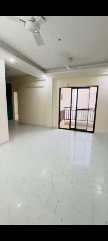 Room in 3 BHK Apartment at Mahagun Mahagunpuram, Shastri Nagar – for Sale