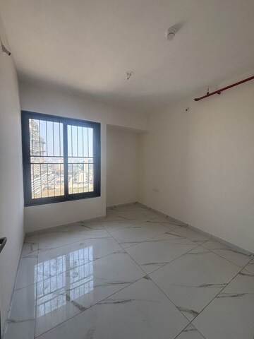 Room in 2 BHK Apartment at Kohinoor Sapphire 3, Tathawade – for Rent