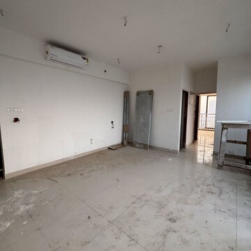 Room in 2 BHK Apartment at Dynamix Divum, Riddhi Gardens – for Rent
