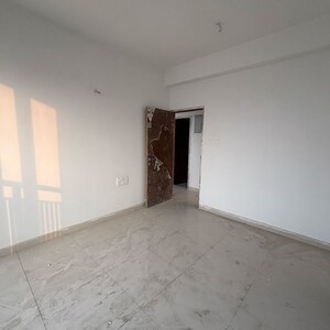 Room in 2 BHK Apartment at Dynamix Divum, Riddhi Gardens – for Rent