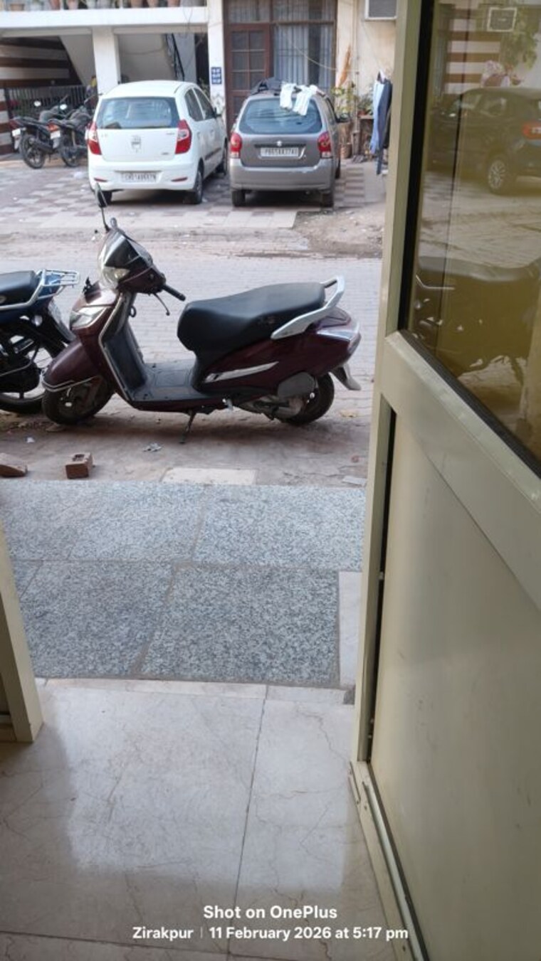  Parking, dhakoli Commercial Shop 40 Sq.Yd. In Dhakoli Zirakpur 9945006