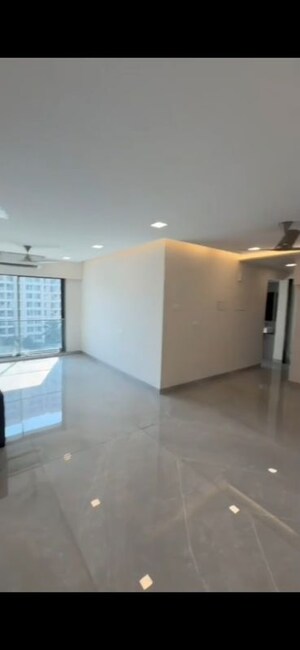 Room in 3 BHK Apartment at Hubtown The Premiere, Andheri West – for Rent