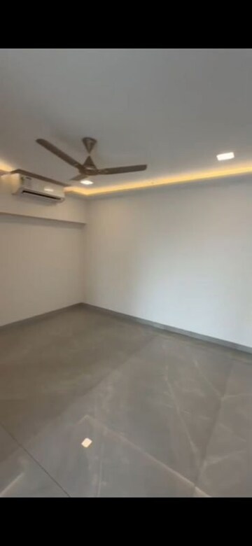 Room in 3 BHK Apartment at Hubtown The Premiere, Andheri West – for Rent
