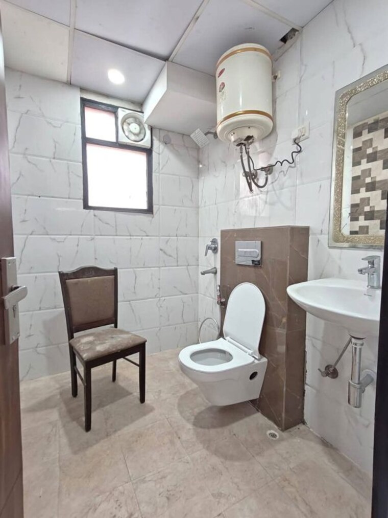 Master Bedroom, satguru-apartments 4 Bedroom 2650 Sq.Ft. Apartment In Sector 52 Gurgaon 9945054