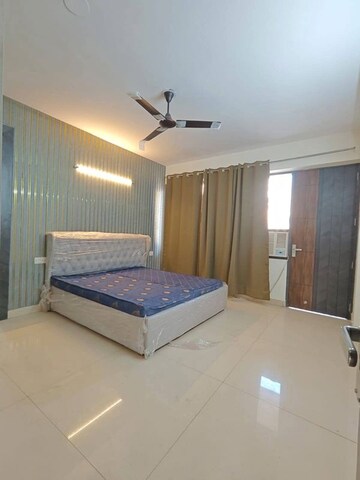 Living Room in 4 BHK Apartment at Satguru Apartments, Sector 52 – for Rent