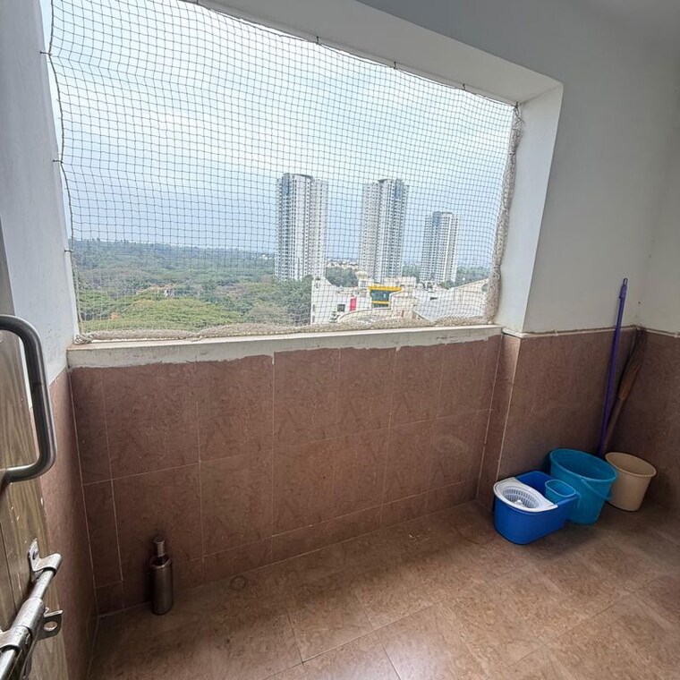 Bathroom, prestige-misty-waters 3.5 Bedroom 1800 Sq.Ft. Apartment In Coffee Board Layout Bangalore 9945095