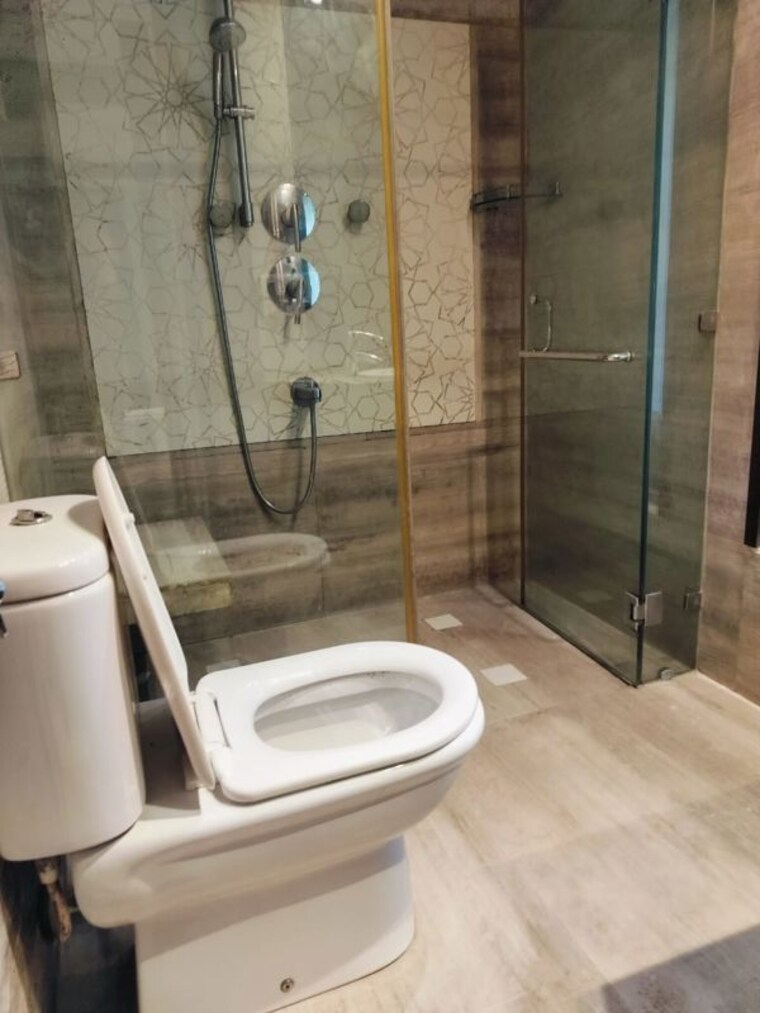 Bathroom, vasant vihar 4 Bedroom 3600 Sq.Ft. Apartment In Vasant Vihar Delhi 9944897