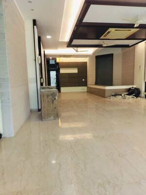 Room in 4 BHK Apartment at Vasant Vihar – for Rent