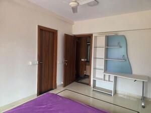 Room in 3 BHK Apartment at Dynamix Shagun Mall Tower, Malad East – for Rent