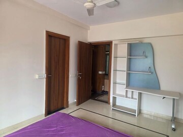 Room in 3 BHK Apartment at Dynamix Shagun Mall Tower, Malad East – for Rent