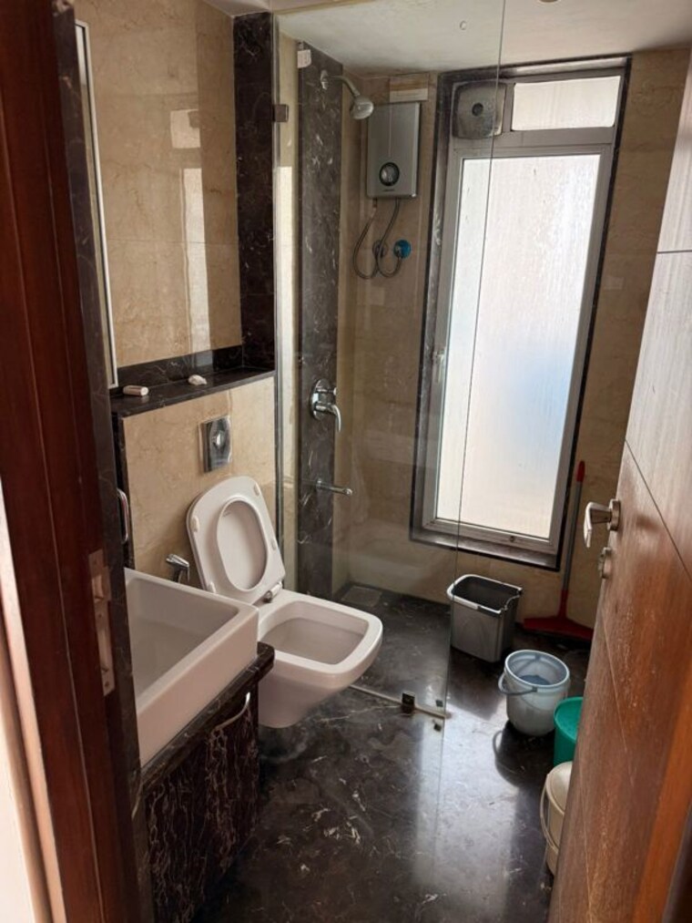 Bathroom, khar west 2 Bedroom 800 Sq.Ft. Apartment In Khar West Mumbai 9945285