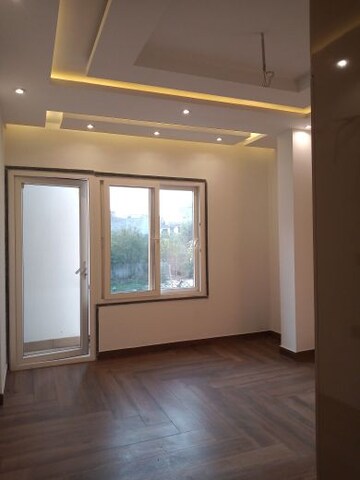 Room in 3 BHK Builder Floor at Godrej Retreat, Sector 83 – for Sale