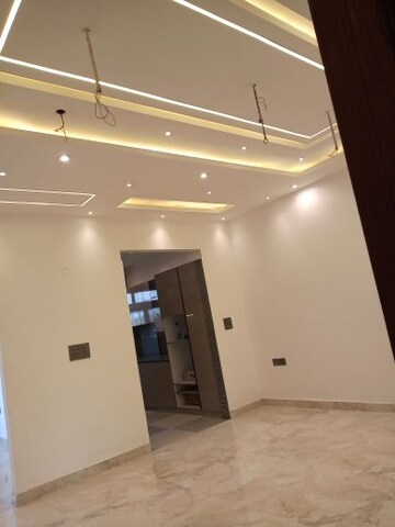 Room in 3 BHK Builder Floor at Godrej Retreat, Sector 83 – for Sale