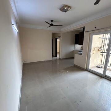 Room in 3 BHK Apartment at Paramount Floraville, Sector 137 – for Rent