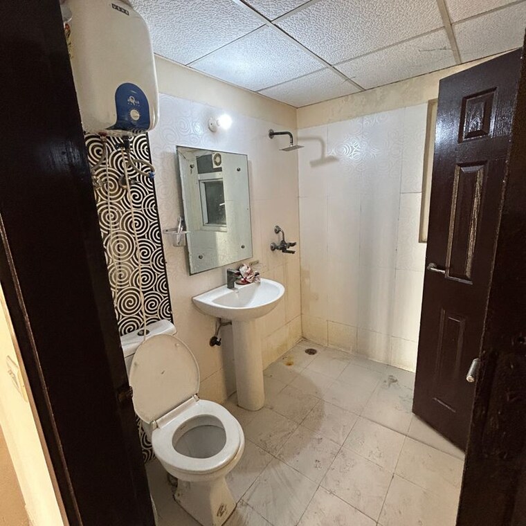 Bathroom, paramount-floraville 3 Bedroom 1360 Sq.Ft. Apartment In Sector 137 Noida 9945413