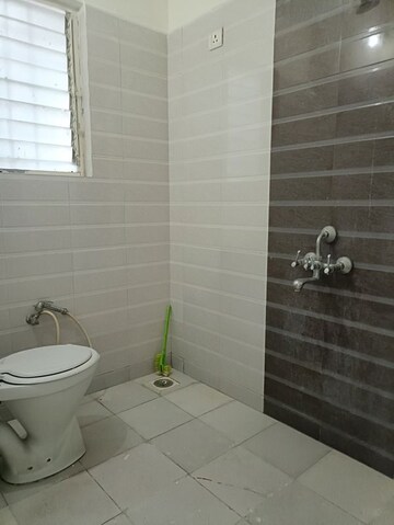 Attached Bathroom in 2 BHK Apartment at Vidyanagar – for Rent