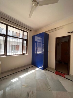 Room in 3 BHK Builder Floor at RWA Apartments Sector 45, Sector 45 – for Rent