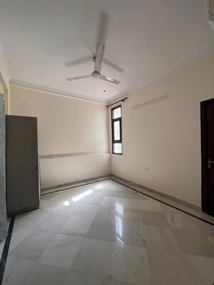Room in 3 BHK Builder Floor at RWA Apartments Sector 45, Sector 45 – for Rent