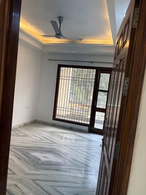 Room in 2 BHK Builder Floor at Sector 57 – for Rent