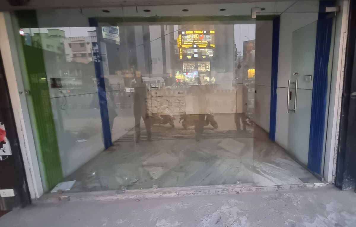 Retail Shop For Rent in Chinar Park