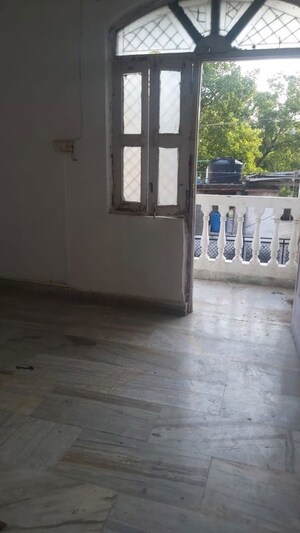 Room in 2.5 BHK Builder Floor at Mayur Vihar – for Rent