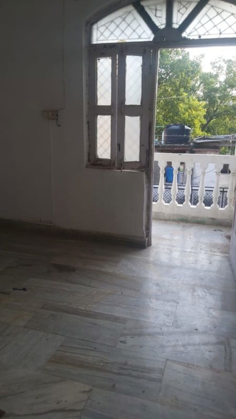 Room, mayur vihar 2.5 Bedroom 550 Sq.Ft. Builder Floor In Mayur Vihar Delhi 9945766