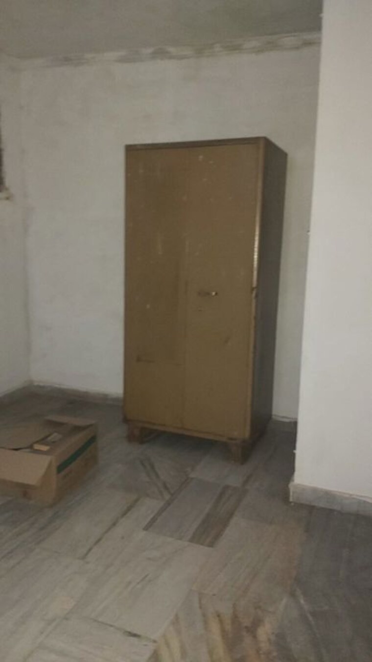 Room, mayur vihar 2.5 Bedroom 550 Sq.Ft. Builder Floor In Mayur Vihar Delhi 9945766
