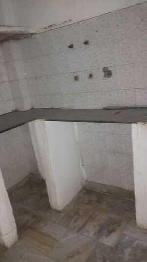 Bathroom in 2.5 BHK Builder Floor at Mayur Vihar – for Rent