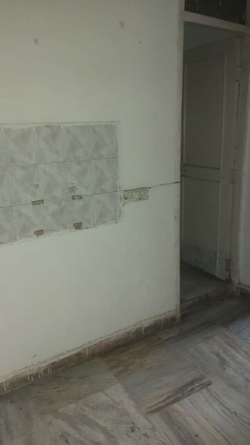 Room in 2.5 BHK Builder Floor at Mayur Vihar – for Rent