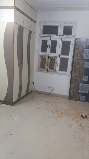 Building Lobby in 1.5 BHK Builder Floor at Mayur Vihar – for Rent