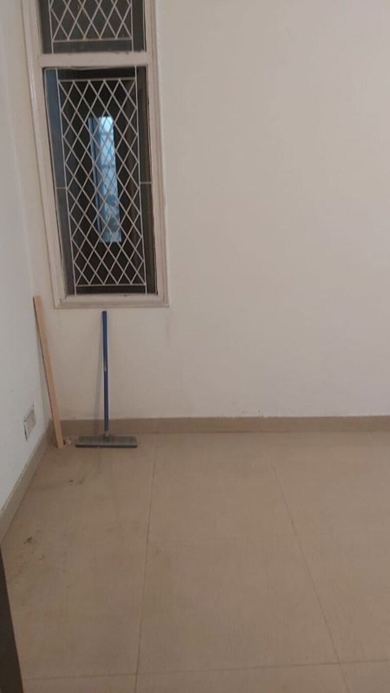 Bathroom, mayur vihar 1.5 Bedroom 650 Sq.Ft. Builder Floor In Mayur Vihar Delhi 9945800